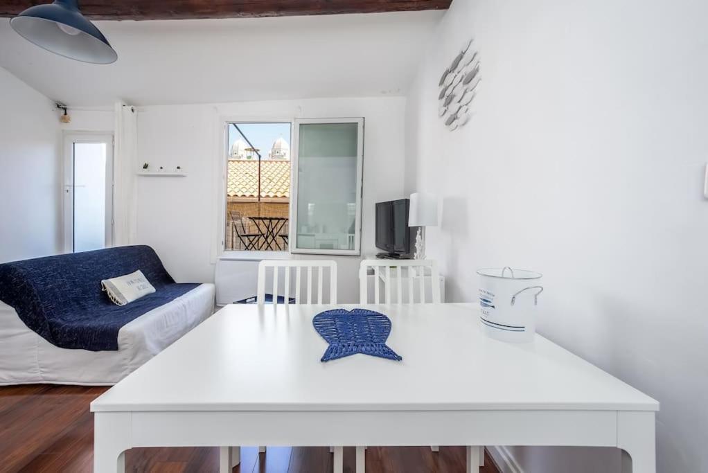 Au Coeur Du Panier Avec Terrasse 2 A 4 Personnes Climatisation Apartment Марсилия Екстериор снимка