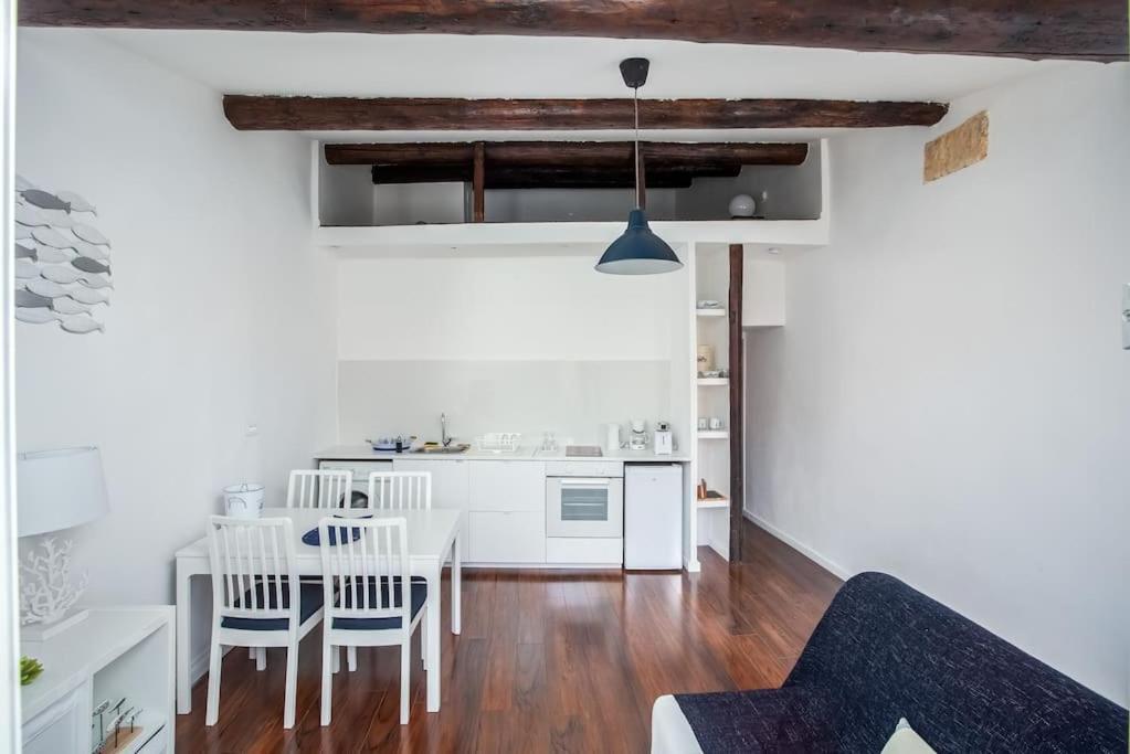 Au Coeur Du Panier Avec Terrasse 2 A 4 Personnes Climatisation Apartment Марсилия Екстериор снимка